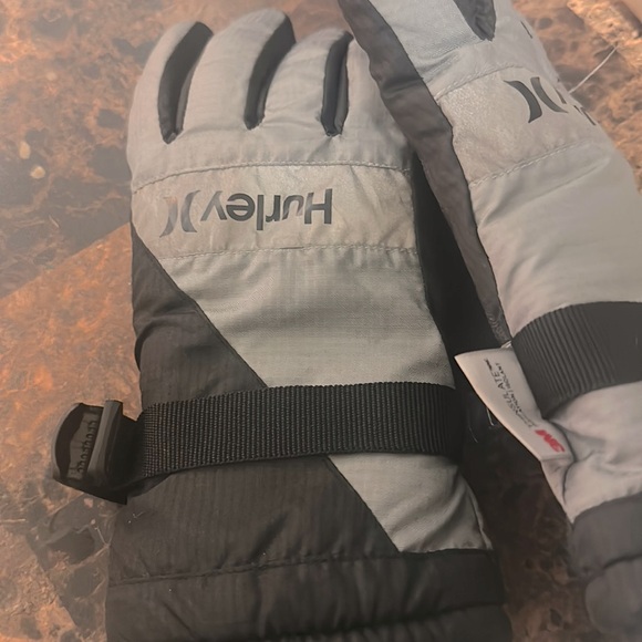 Hurley boys snow ❄️ gloves 3M Thinsulate insulation durable all weather - Picture 1 of 3